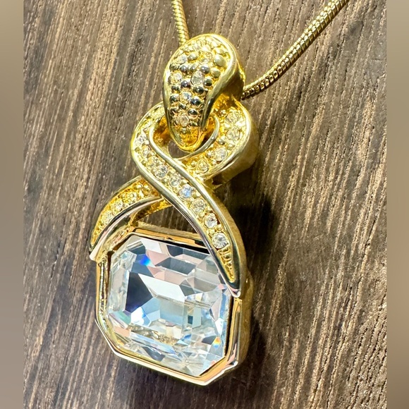 VTG ‘Jewels by Park Lane’ Rhinestone Crystal Gold-Tone Pendant Necklace - Picture 1 of 16